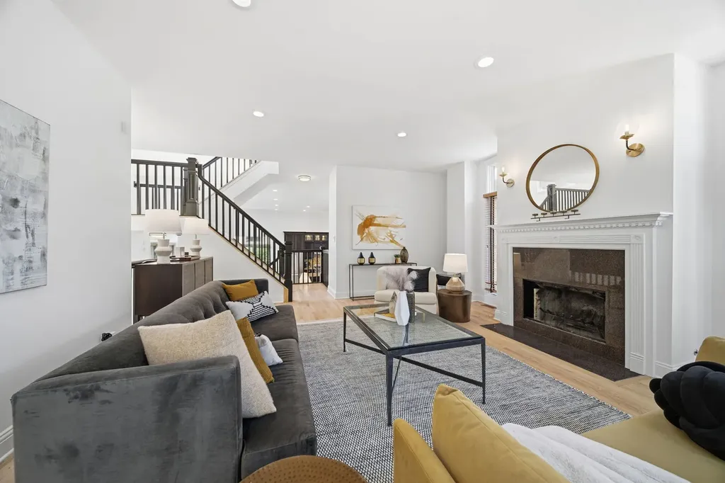 722 North Leavitt Street Chicago IL 60612