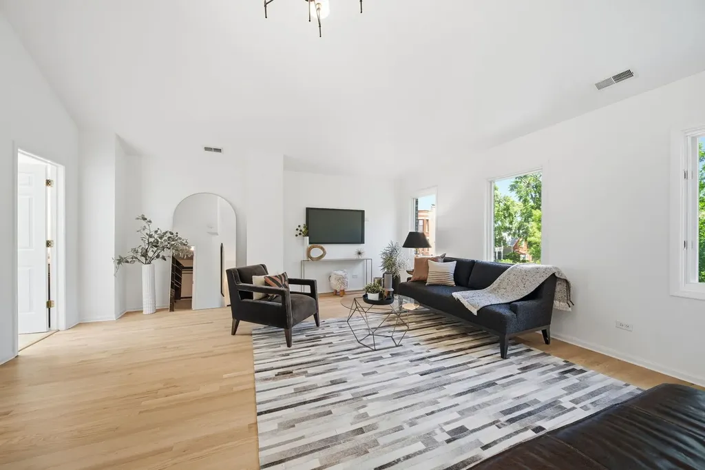 722 North Leavitt Street Chicago IL 60612