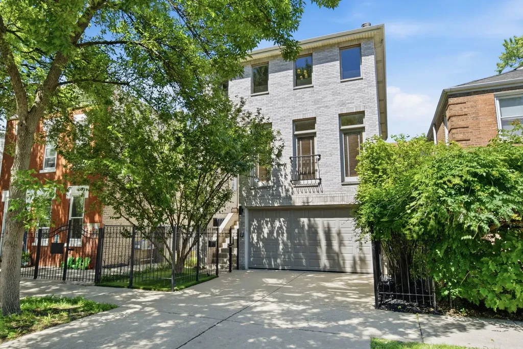 722 North Leavitt Street Chicago IL 60612