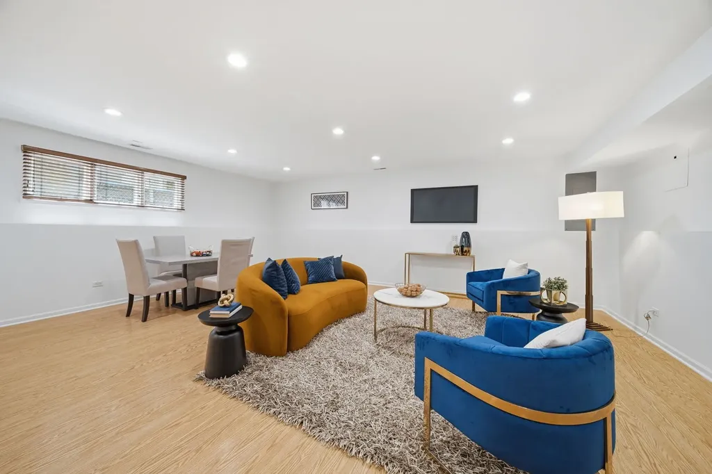 722 North Leavitt Street Chicago IL 60612