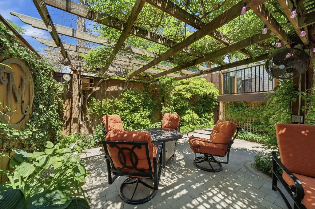 722 North Leavitt Street Chicago IL 60612