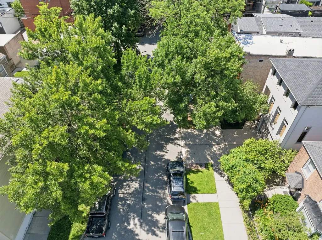 722 North Leavitt Street Chicago IL 60612