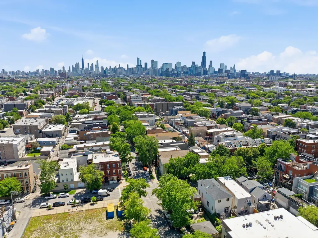 722 North Leavitt Street Chicago IL 60612