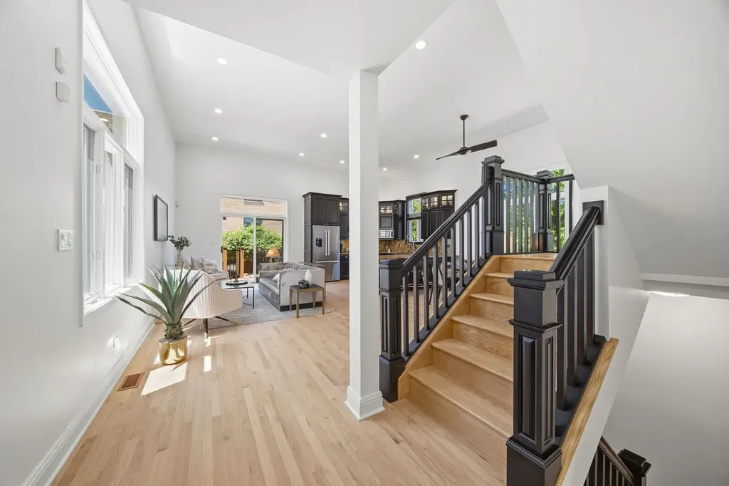 722 North Leavitt Street Chicago IL 60612