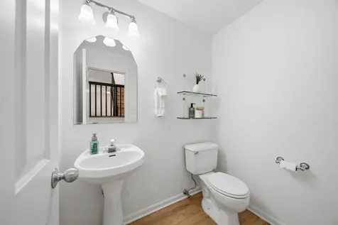 722 North Leavitt Street Chicago IL 60612