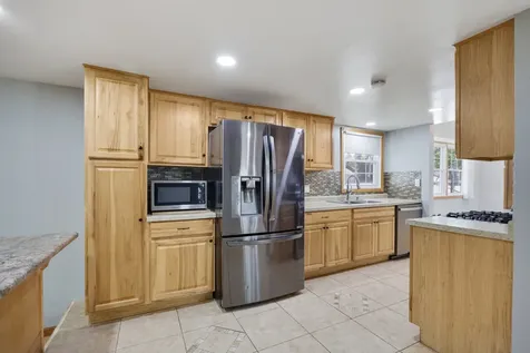 898 Debra Lane Elk Grove Village IL 60007