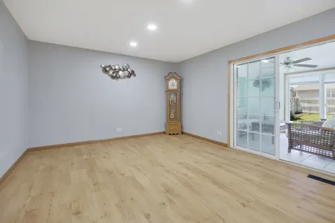 898 Debra Lane Elk Grove Village IL 60007