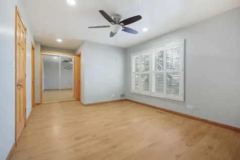 898 Debra Lane Elk Grove Village IL 60007