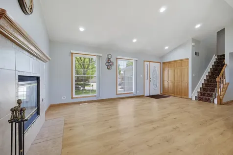 898 Debra Lane Elk Grove Village IL 60007