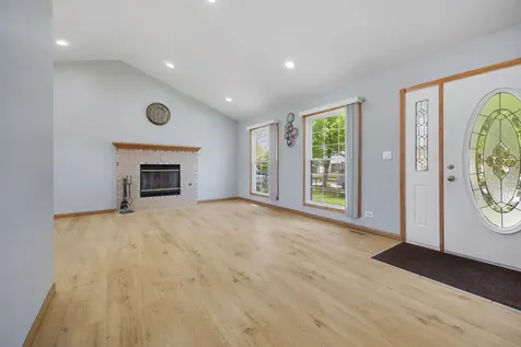 898 Debra Lane Elk Grove Village IL 60007