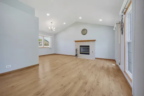 898 Debra Lane Elk Grove Village IL 60007