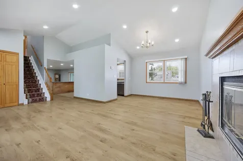 898 Debra Lane Elk Grove Village IL 60007