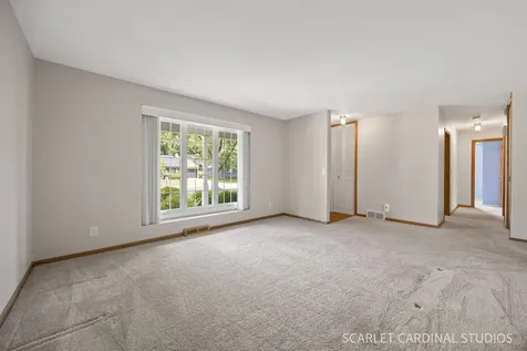 18 Cayman Drive Montgomery IL 60538