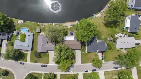18 Cayman Drive Montgomery IL 60538