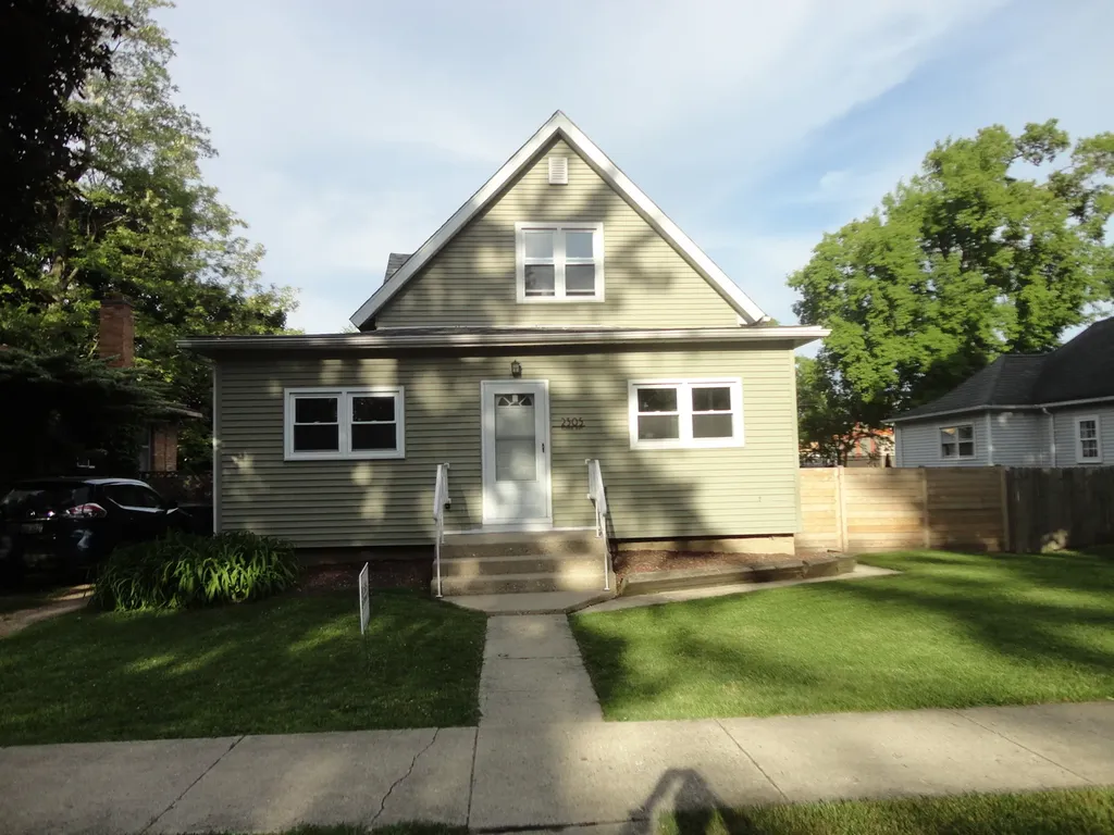 2305 Elisha Avenue Zion IL 60099
