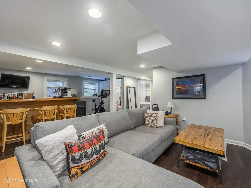 4421 North Troy Street Chicago IL 60625