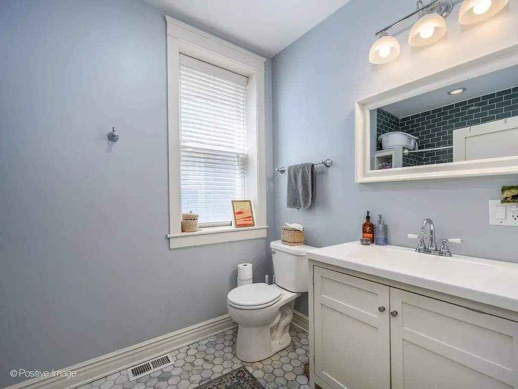4421 North Troy Street Chicago IL 60625