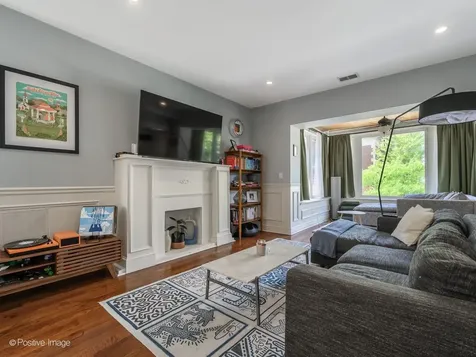 4421 North Troy Street Chicago IL 60625