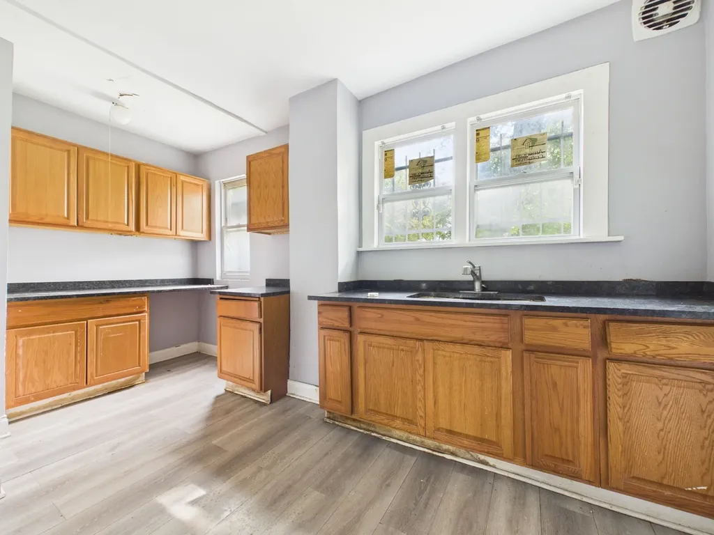 12047 South Michigan Avenue Chicago IL 60628
