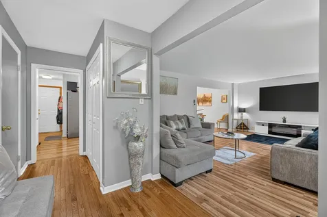812 Elm Street Flossmoor IL 60422