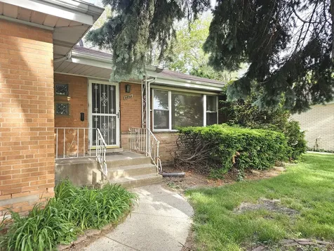 8823 Mango Avenue Morton Grove IL 60053