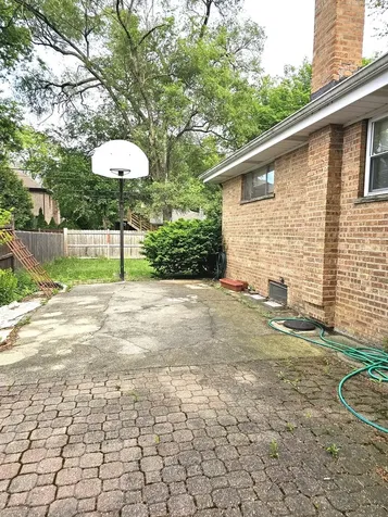 8823 Mango Avenue Morton Grove IL 60053