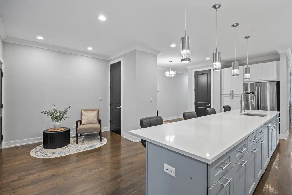 2743 North Ashland Avenue Chicago IL 60614