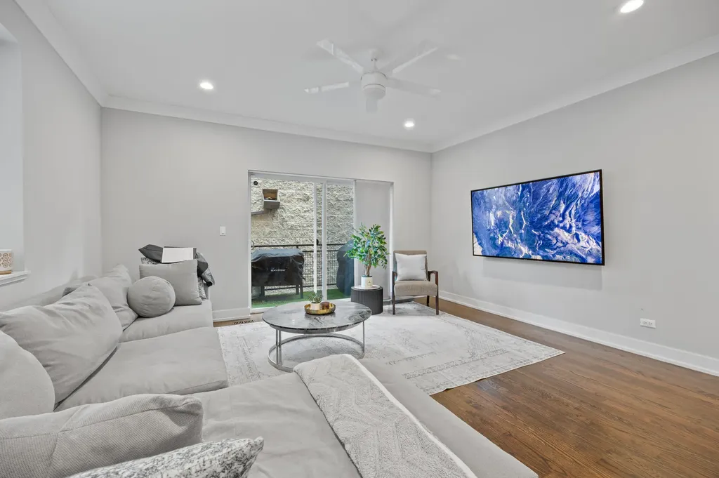 2743 North Ashland Avenue Chicago IL 60614