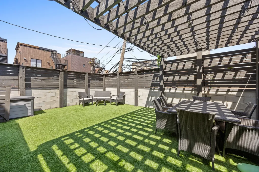 2743 North Ashland Avenue Chicago IL 60614
