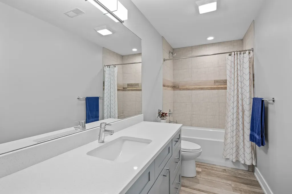 2743 North Ashland Avenue Chicago IL 60614