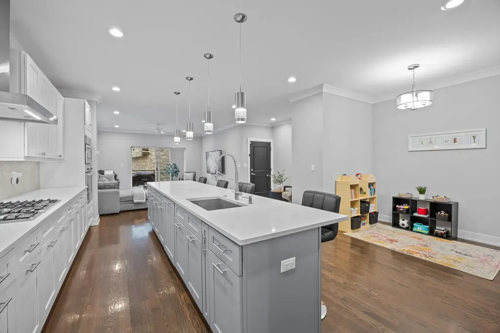 2743 North Ashland Avenue Chicago IL 60614
