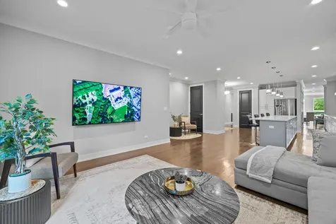 2743 North Ashland Avenue Chicago IL 60614
