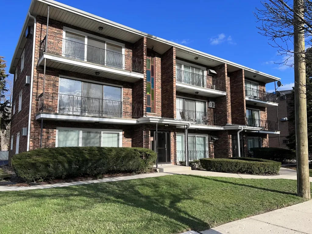 8739 Roberts Road Hickory Hills IL 60457