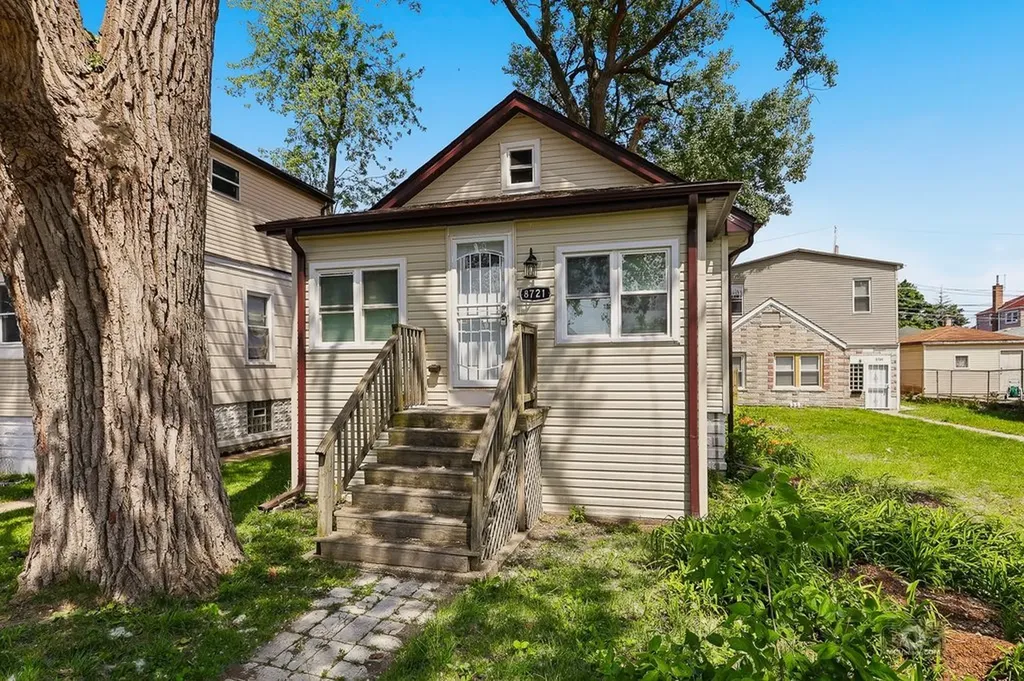 8721 South Constance Avenue Chicago IL 60617
