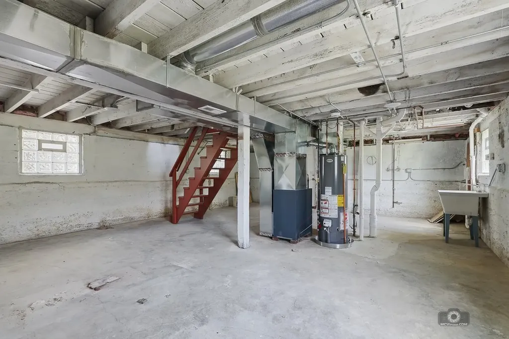 8721 South Constance Avenue Chicago IL 60617