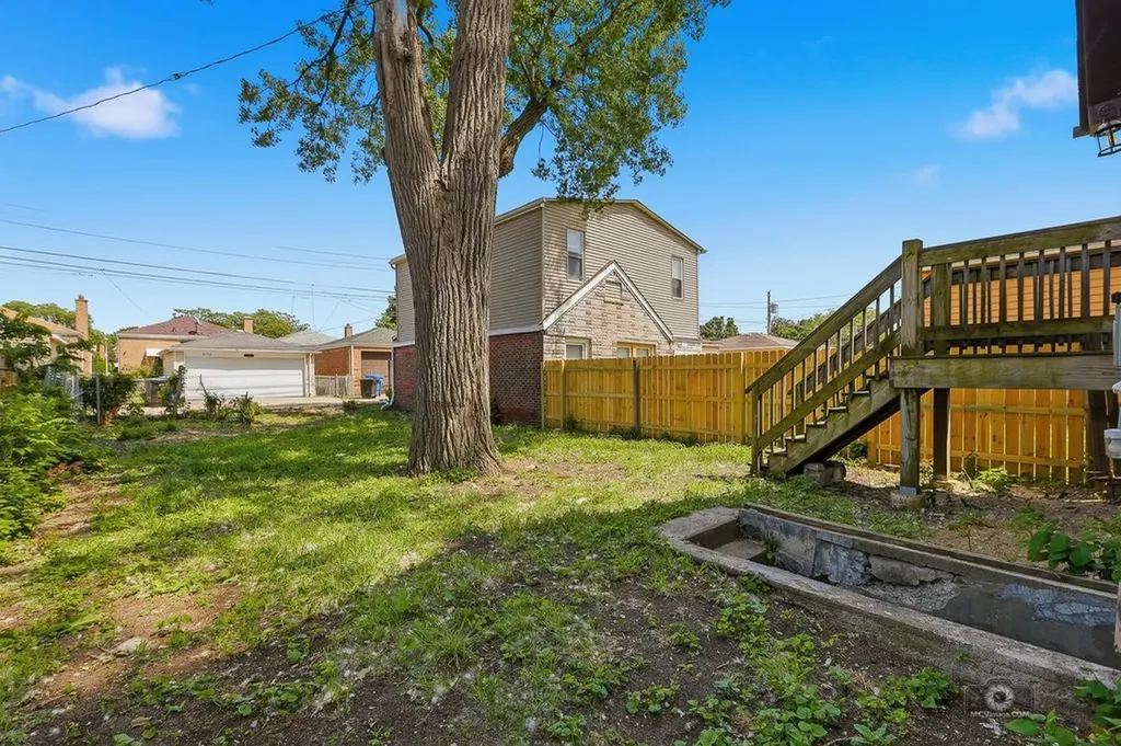 8721 South Constance Avenue Chicago IL 60617