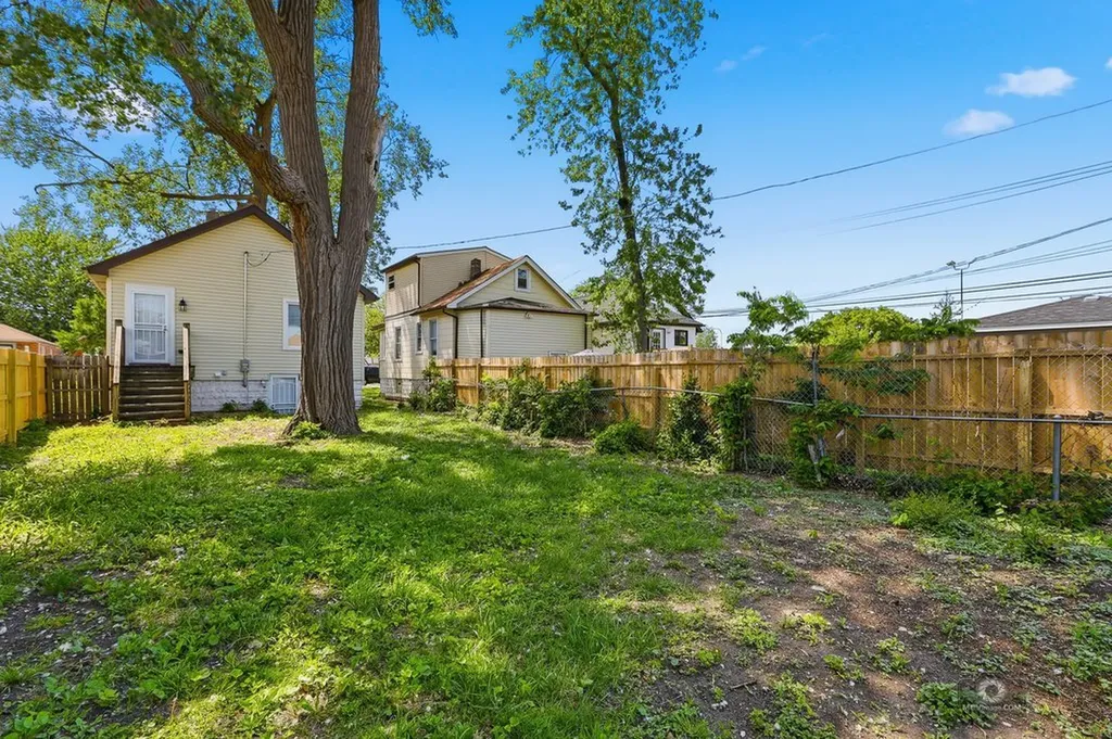 8721 South Constance Avenue Chicago IL 60617