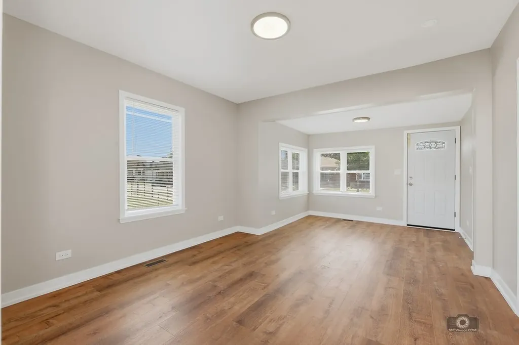 8721 South Constance Avenue Chicago IL 60617