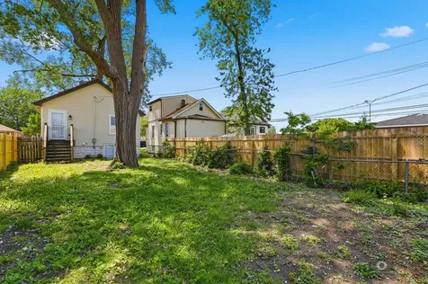 8721 South Constance Avenue Chicago IL 60617