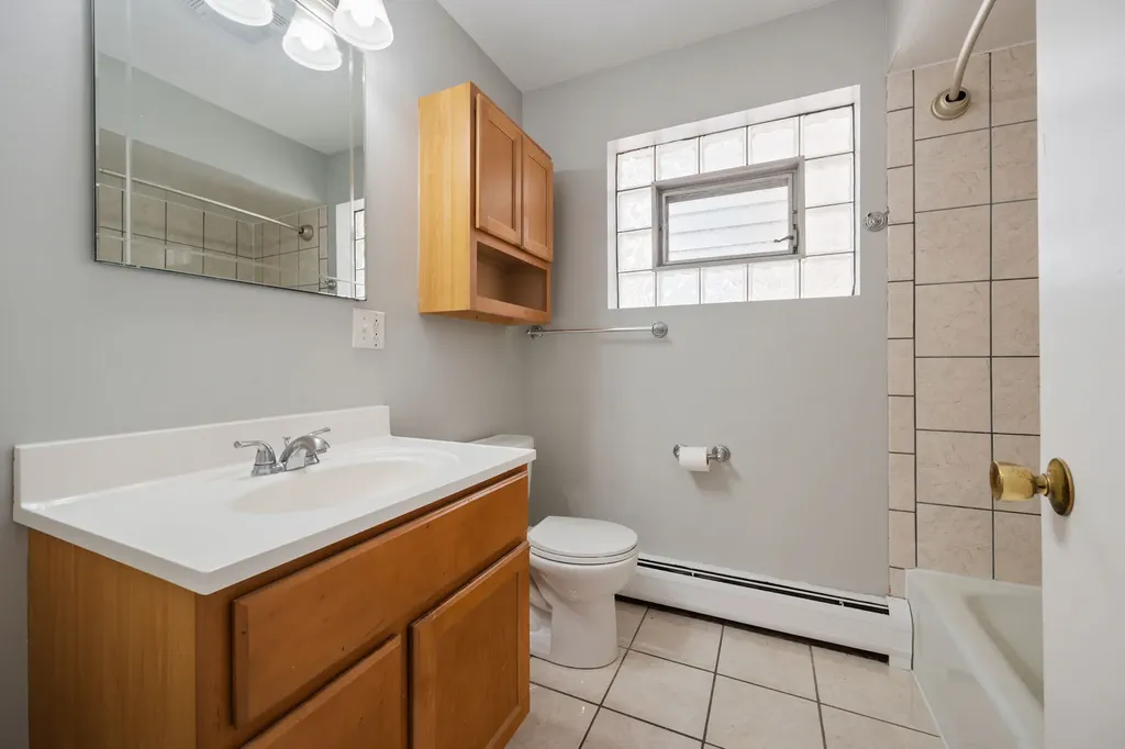 4912 West Berteau Avenue Chicago IL 60641