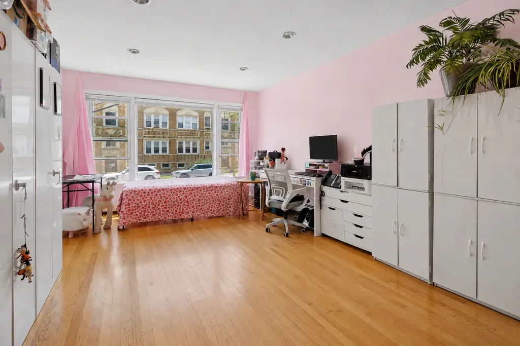 4912 West Berteau Avenue Chicago IL 60641