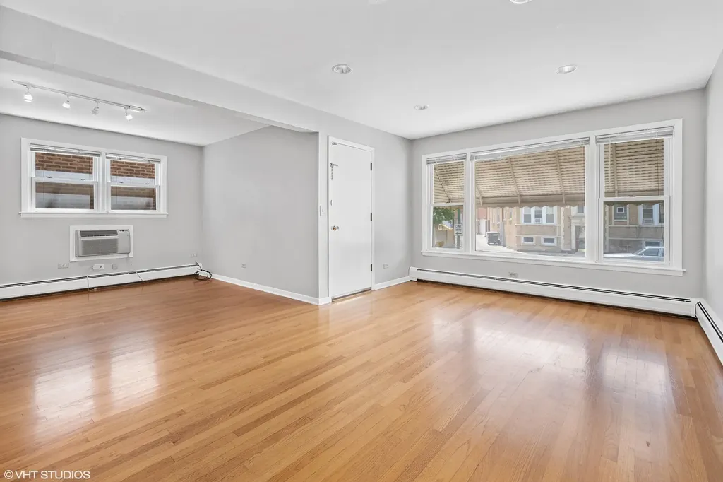 4912 West Berteau Avenue Chicago IL 60641