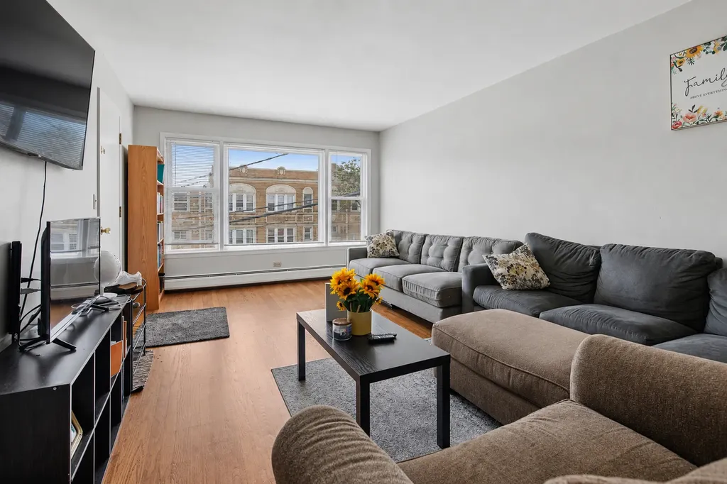 4912 West Berteau Avenue Chicago IL 60641