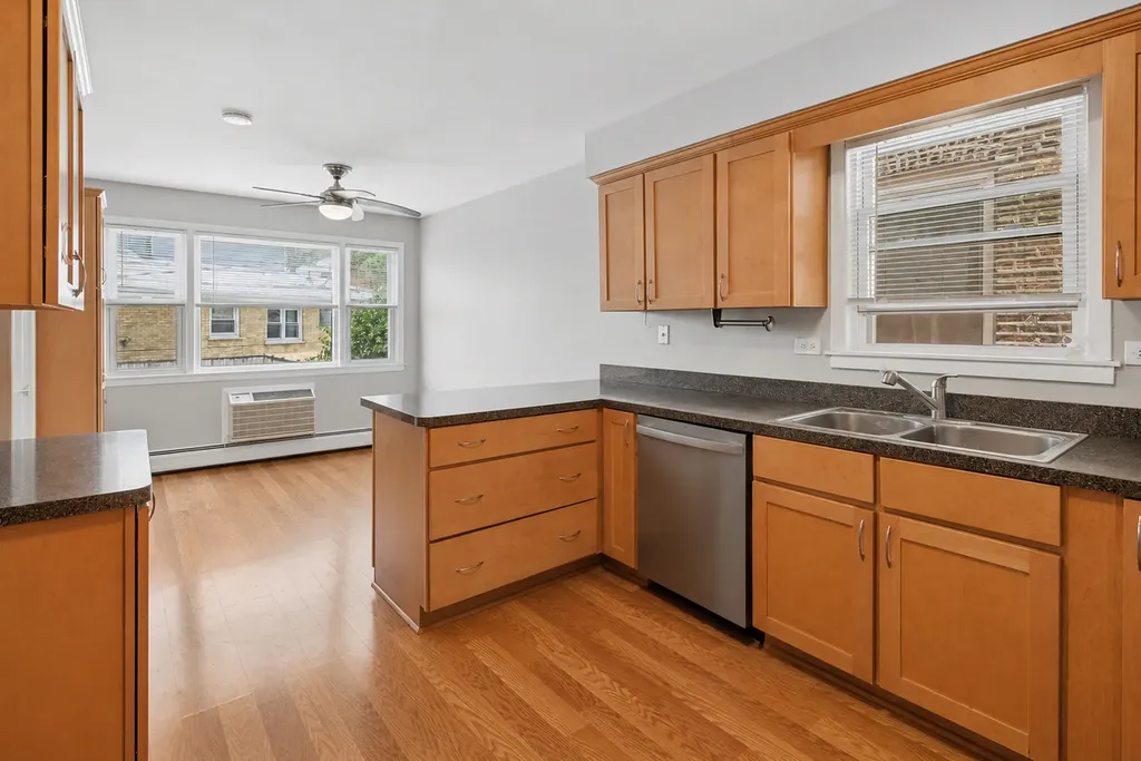 4912 West Berteau Avenue Chicago IL 60641