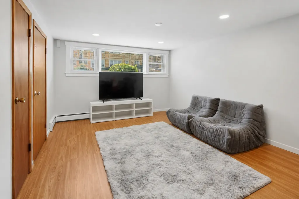 4912 West Berteau Avenue Chicago IL 60641