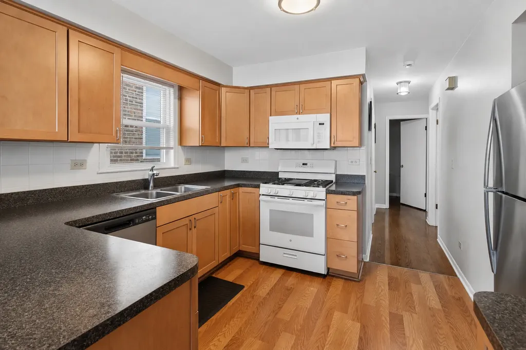 4912 West Berteau Avenue Chicago IL 60641