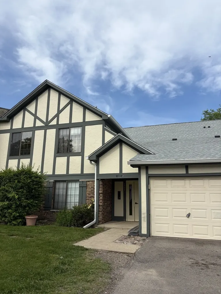 1952 North Hidden Creek Circle Palatine IL 60074