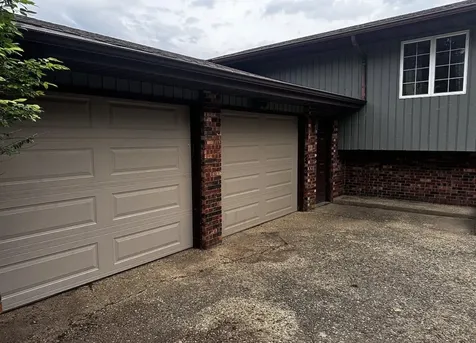 8819 Oak Drive Clinton IL 61727