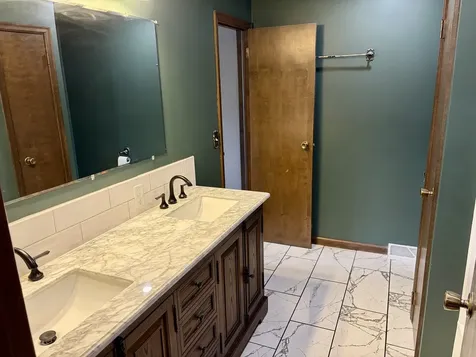 8819 Oak Drive Clinton IL 61727