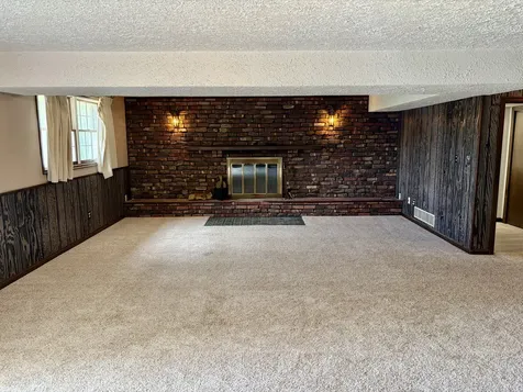 8819 Oak Drive Clinton IL 61727